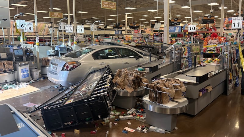 Car crashes into Athens Kroger
