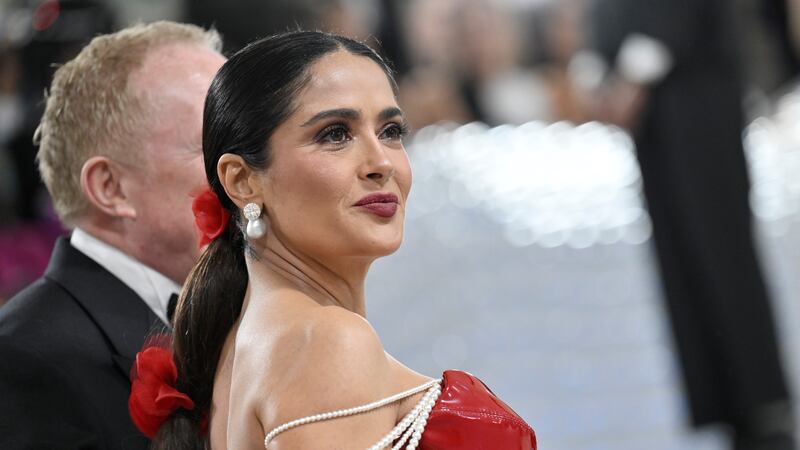 Salma Hayek asiste a la gala benéfica del Instituto de Vestuario del Museo Metropolitano de...