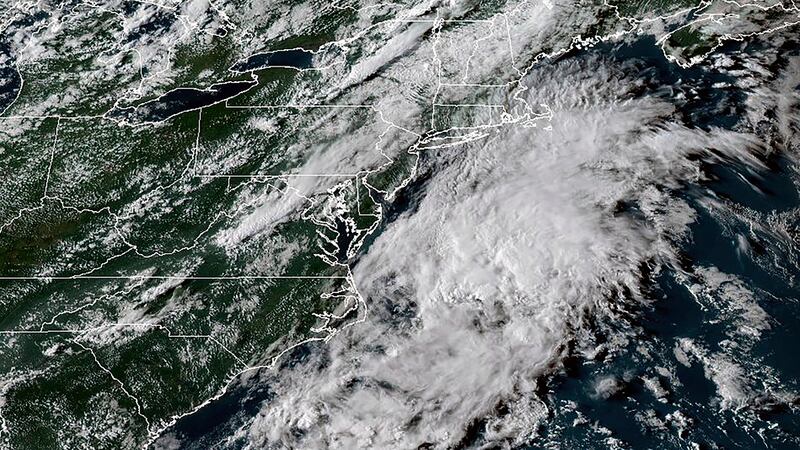 Esta imagen satelital difundida por la Oficina Nacional de Administración Oceánica y...