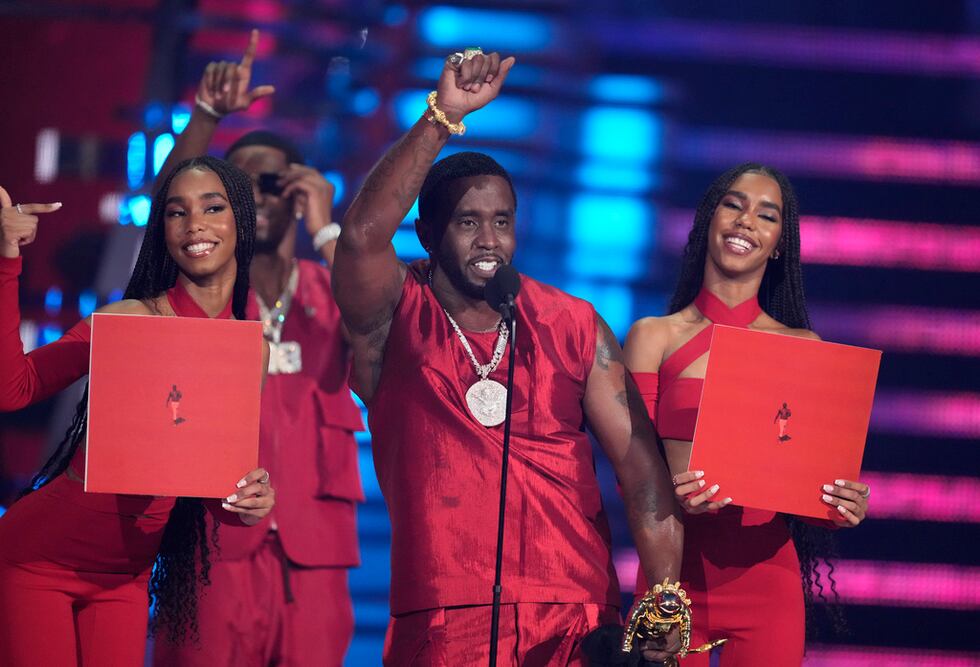 Sean "Diddy" Combs recibe el premio Global Icon en los Premios MTV a los Videos Musicales el...