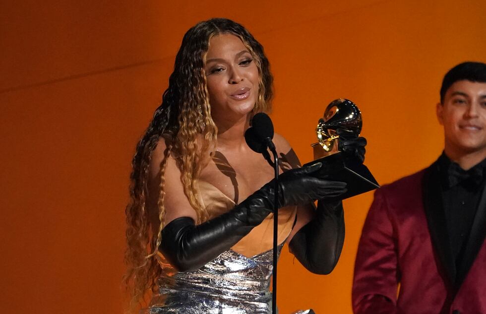 Beyonce recibe el premio a mejor álbum de música dance o electrónica por "Renaissance"  en la...