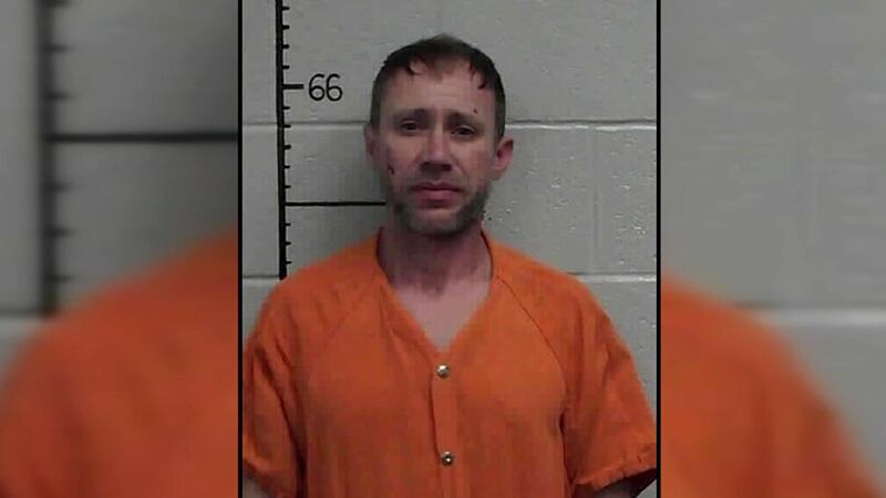 Jonathan Belk, de 41 años, se encuentra en la cárcel del condado de Sequatchie enfrentándose a...