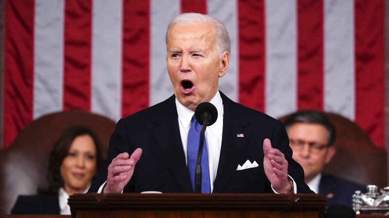 ARCHIVO - El presidente Joe Biden pronuncia el discurso sobre el Estado de la Unión ante una...