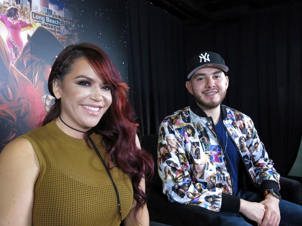 Jacqie Rivera, izquierda, y Johnny Lopez, hijos de la fallecida música Jenni Rivera, posan...