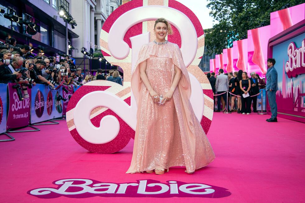 ARCHIVO - Greta Gerwig llega al estreno de "Barbie" el miércoles 12 de julio de 2023 en...