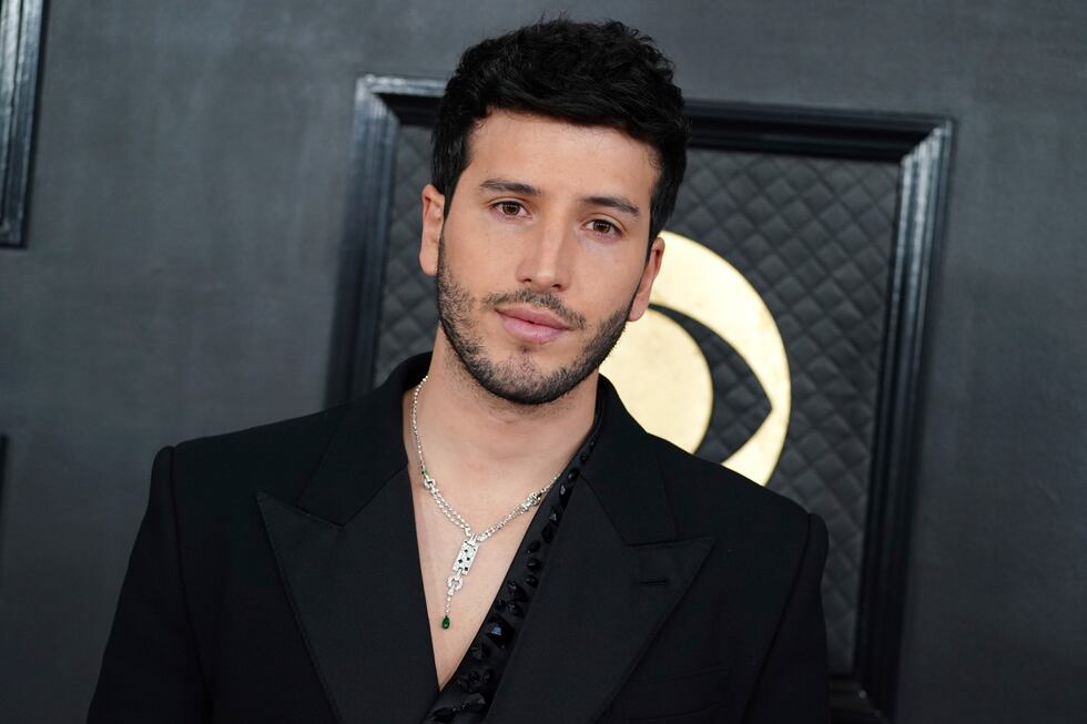 ARCHIVO - Sebastián Yatra llega a la 65a entrega anual del Grammy el 5 de febrero de 2023 en...
