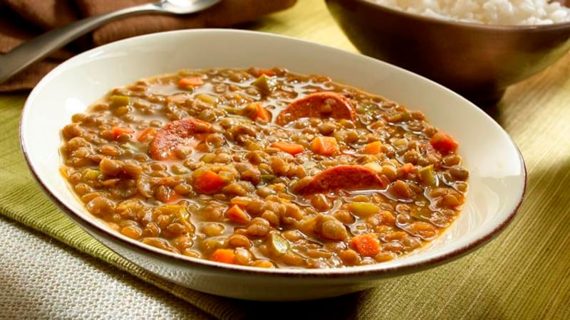 Preparar una rica sopa de lentejas con chorizo es muy fácil. Deleita a tu familia con este...