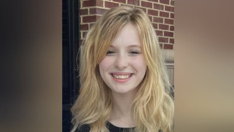 Abby, de 14 años, fue vista por última vez alrededor de la medianoche del jueves 31 de...