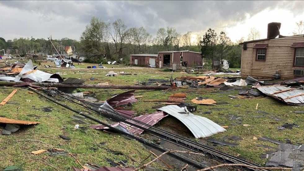 Tornado deja estela de destrucción en Georgia,