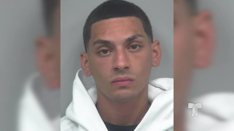 El sujeto, quien sería su esposo, la persiguió por varias calles antes de chocarle el carro