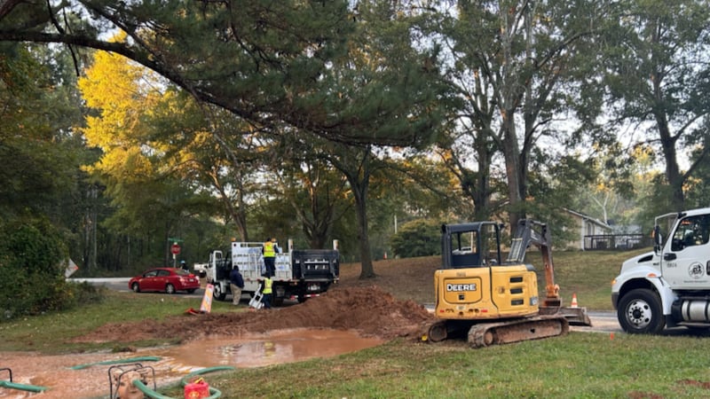 Stonecrest neighborhood without water after main break