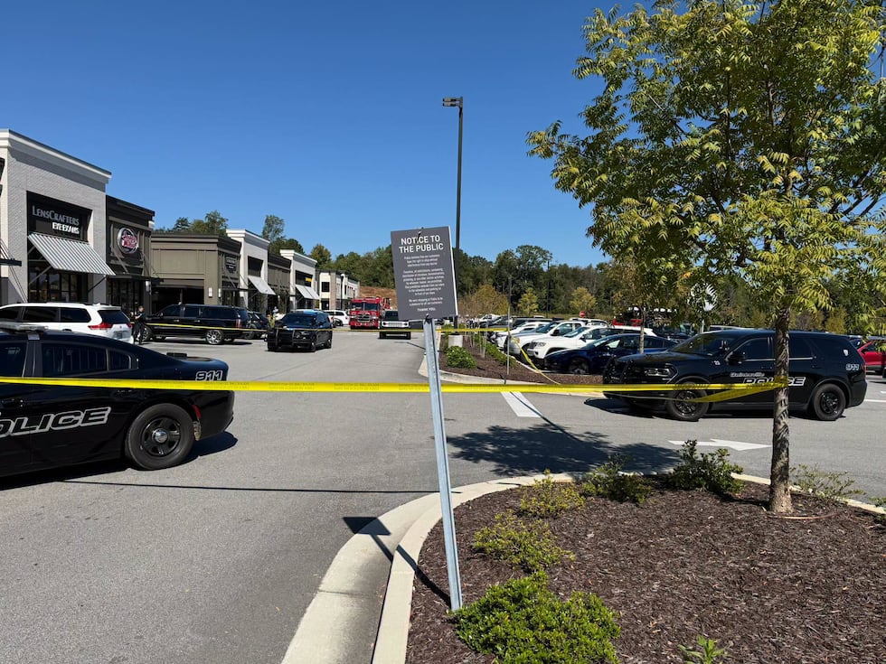 Reportan un serio accidente en un centro comercial.
