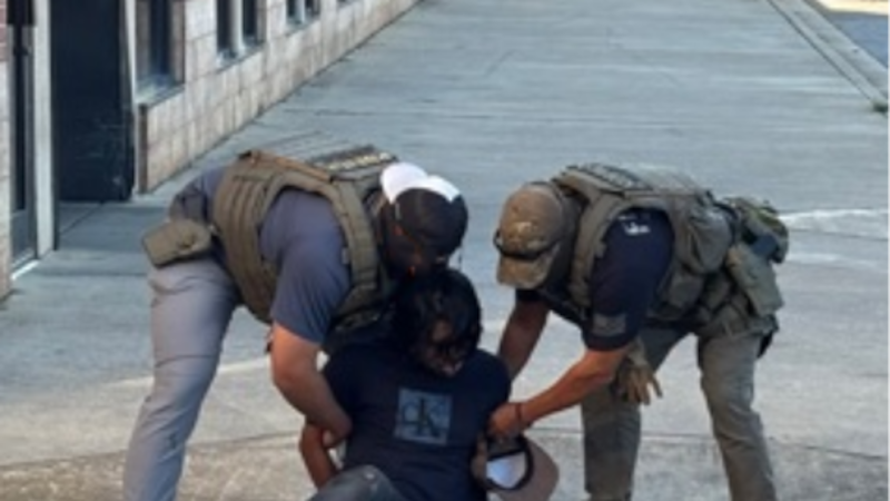 Más de mil arrestos en operativo de ICE en Georgia.