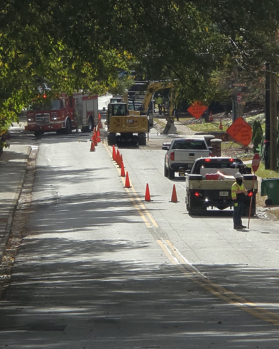 Reportan fuga de gas en Dunwoody.