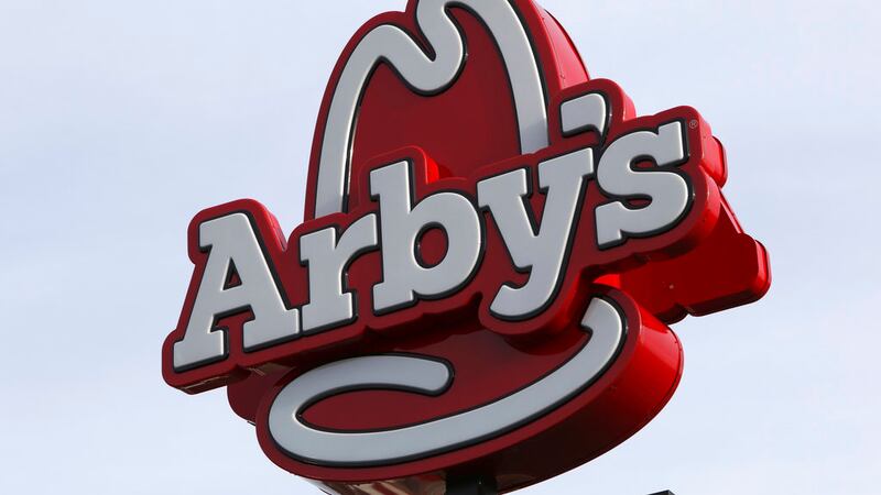 Se ve un letrero del restaurante Arby's en Elizabethtown, Kentucky.