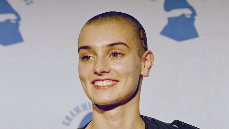 Sinead O'Connor en la entrega de los Grammy en Nueva York el 22 de febrero de 1989