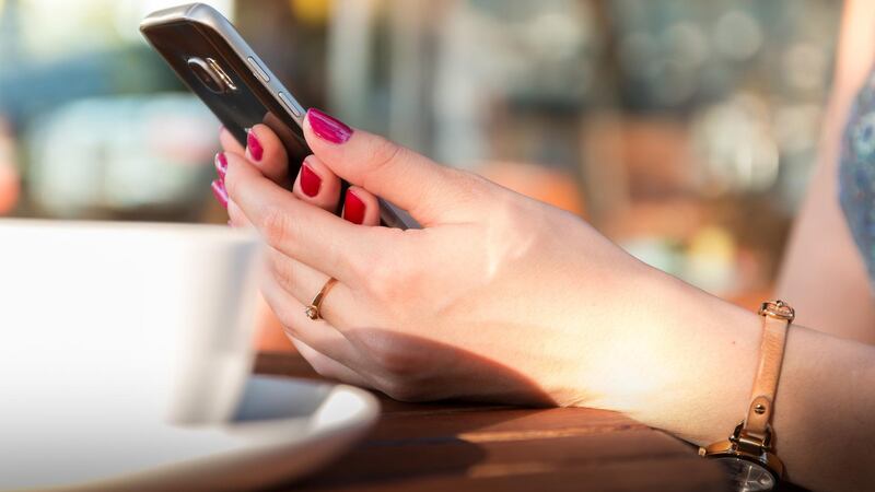 Compartir información de tu ubicación cuando subes fotos en redes sociales puede representar...