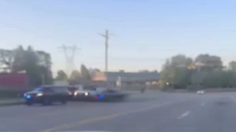 Detenciones de ICE fueron captadas en Brook Hollow Parkway.
Al menos dos personas fueron...