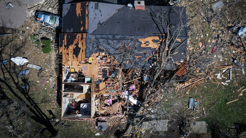 Los destrozos causados por la tormenta en Covington, Tennessee, el 1 de abril de 2023....