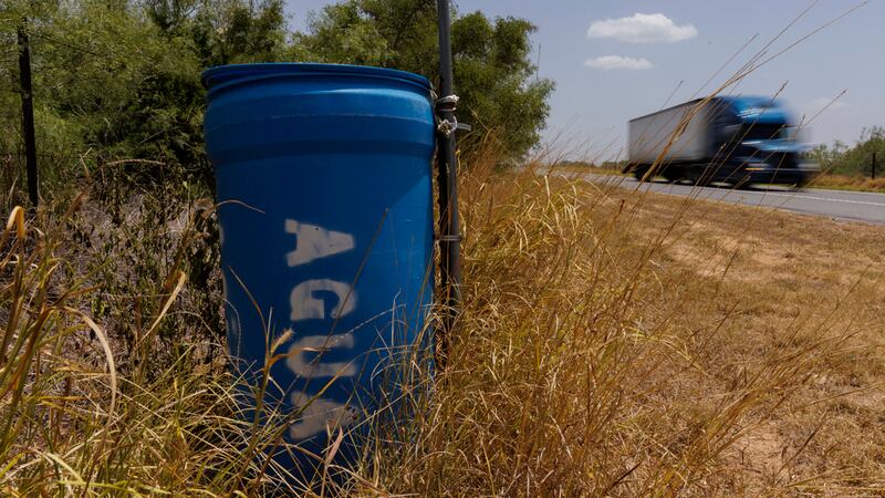 Desaparecen estaciones de agua para migrantes
