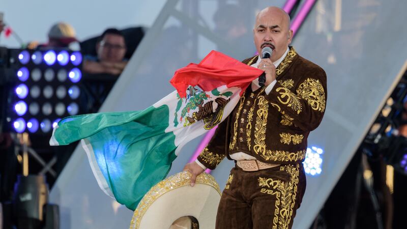 Lupillo Rivera se presenta en RiseUp As One en Cross Border Xpress el sábado 15 de octubre de...