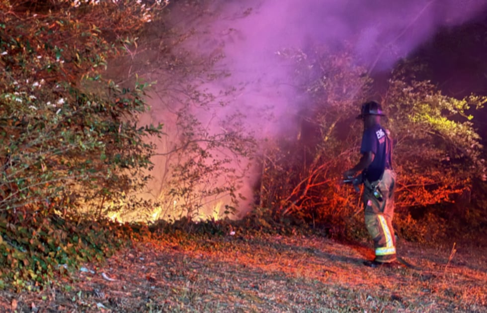 Una serie de incendios desatados durante la noche en el condado de DeKalb parecen haber sido...