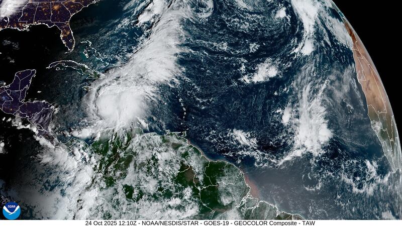 Melissa se detiene en el Caribe mientras meteorólogos advierten que se intensificará rápidamente