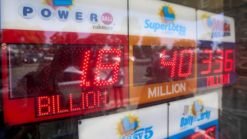 Una tienda vende boletos de lotería en Hawthorne, California, el 5 de septiembre del 2025....