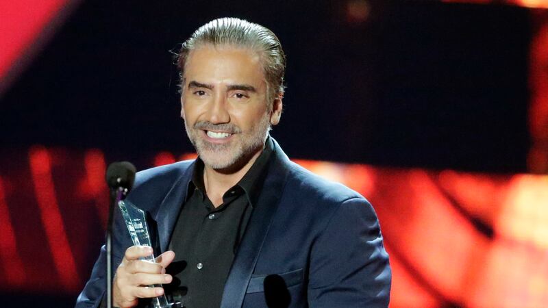 ARCHIVO - En esta foto de archivo del 28 de abril de 2016, el cantante mexicano Alejandro...