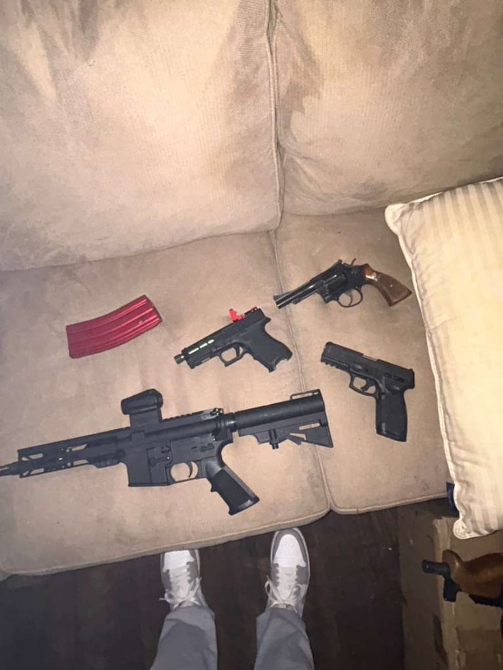 Capturan a supuesto narco vinculado con el cártel La Nueva Familia Michoacana tras allanar su...