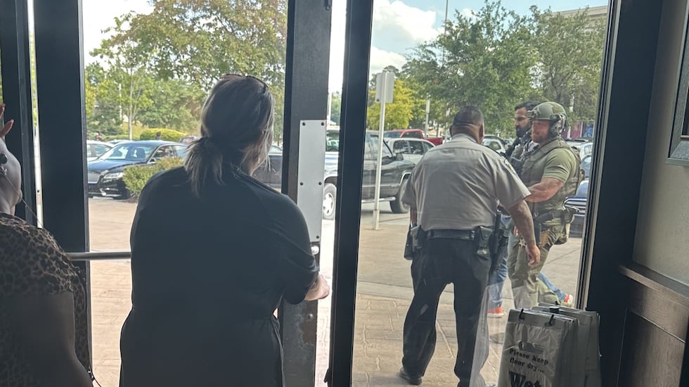 De acuerdo con el reporte de las autoridades, el incidente ocurrió a las 1:25 p.m. y dos...