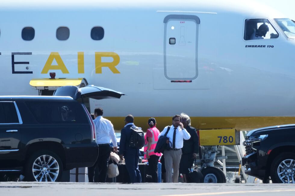 Legisladores demócratas de Texas regresan al estado después de irse hace dos semanas para...