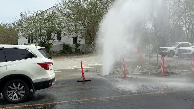 De acuerdo con las autoridades, la avería se registró en el 296 de McDaniel Street SW, donde...