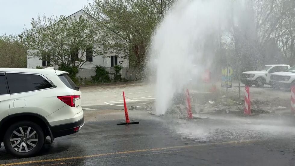 De acuerdo con las autoridades, la avería se registró en el 296 de McDaniel Street SW, donde...