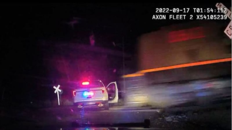 El abogado de Yareni Ríos González escuchó y vio venir el tren mucho antes que los agentes y...