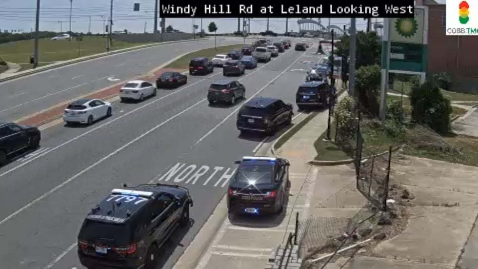 Fuerte presencia policial se reporta en la zona de Windy Hill Rd.