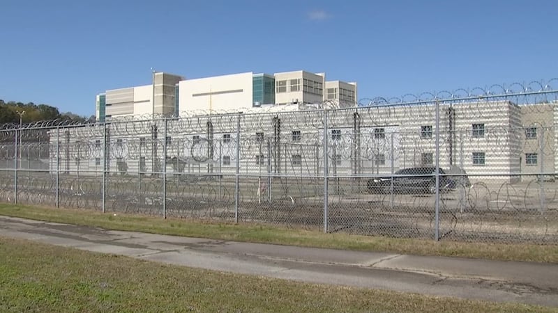 De acuerdo con el reporte de la Oficina del Alguacil del condado de Gwinnett, las...