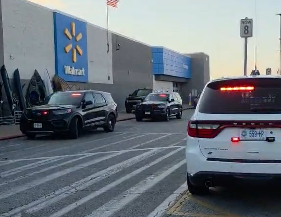 Los agentes acudieron a la tienda ubicada cerca de la autopista 9 y Commerce Boulevard, en el...