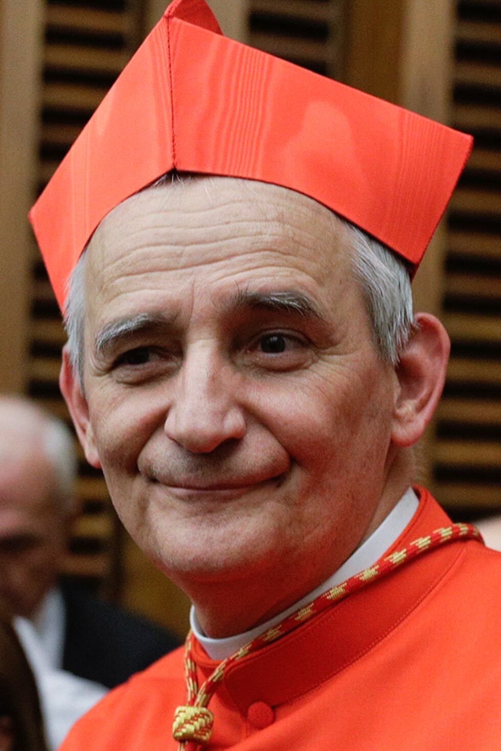 ARCHIVO - El cardenal Matteo Zuppi posa para los fotógrafos el 5 de octubre de 2019, en el...
