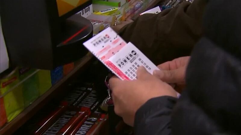 Los números ganadores del sorteo son: 21, 22, 25, 32, 38 y la bola roja de Powerball fue la 16.