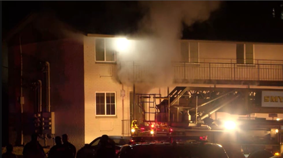 Encuentran muerta a una persona tras incendio en Smyrna.