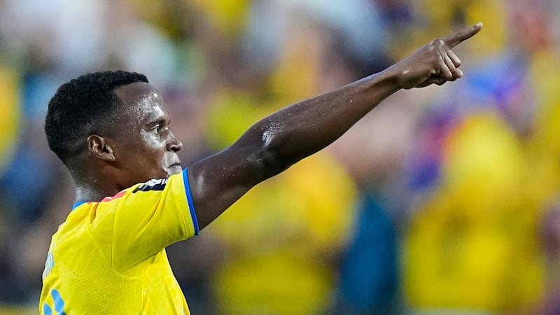 Jhon Arias, de Colombia, festeja su gol ante Ghana en los dieciseisavos de final de la Copa...