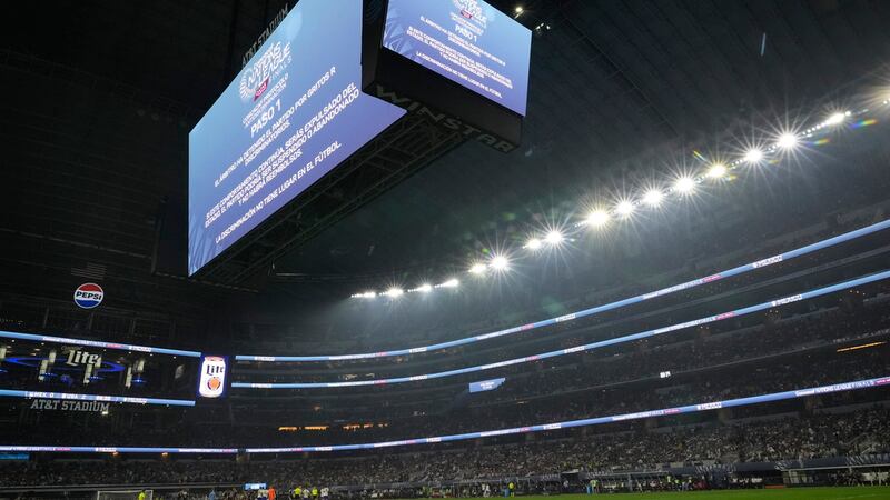 La final de la Liga de Naciones CONCACAF entre México y Estados Unidos es detenida dos veces...