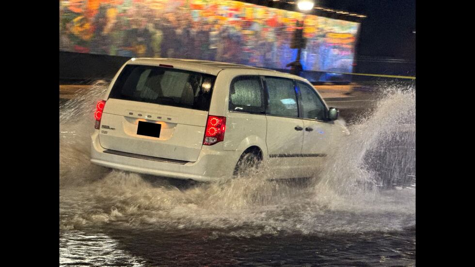 En MLK Jr. Drive también se reportaron áreas inundadas.