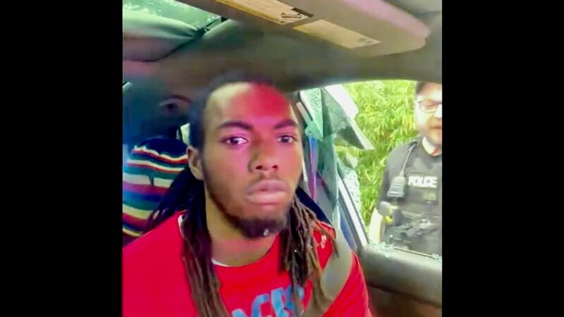 En la imagen, tomada de un video de teléfono celular y proporcionada por el bufete de Harry M....