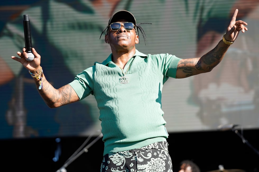 ARCHIVO - Coolio se presenta en el tercer día de Riot Fest el 18 de septiembre de 2022 en...