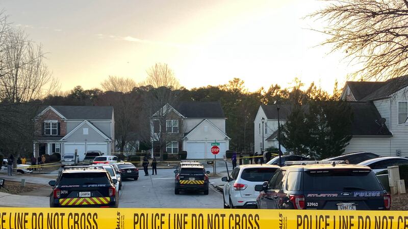 La policía investiga el tiroteo ocurrido el lunes en Atlanta.