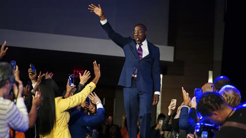 El senador federal demócrata Raphael Warnock derrotó el martes al republicano Herschel Walker...