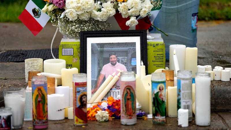 Un altar colocado en el lugar en el que Lorenzo Salgado Araujo fue abatido por agentes del...