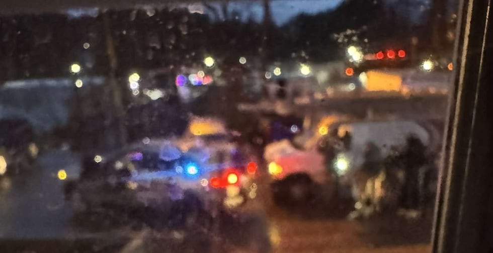 Esta fotografía fue enviada desde los apartamentos Whispering Oaks en Marietta. De la van que...